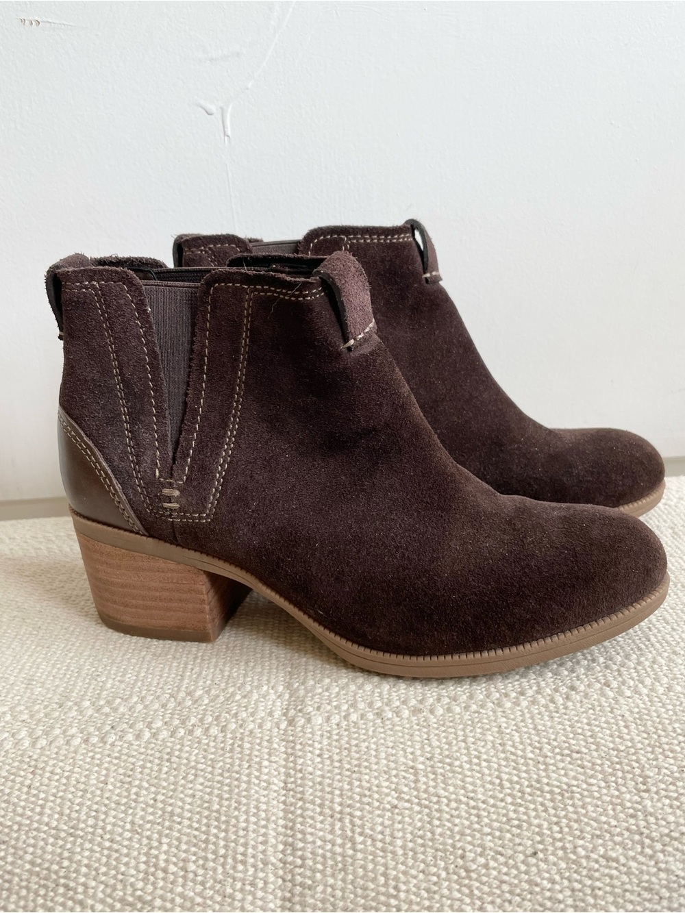 Clarks Suede Leather Chunky Heel Ankle Boots Size 6.5 Cowgirl Western